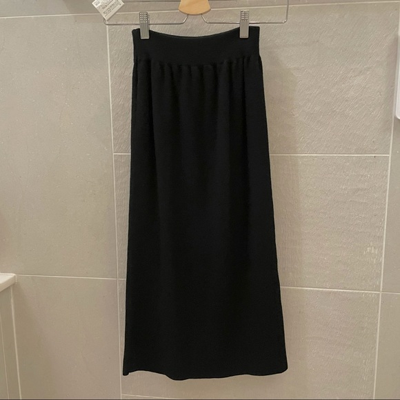 Knitted Skirt - Picture 1 of 2